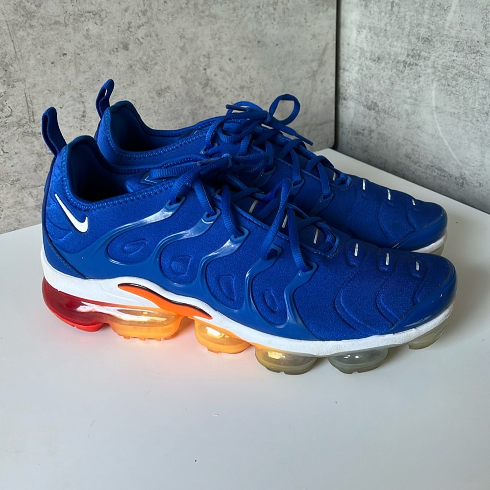 Blue athletic nike shoes mint condition